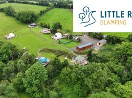 Little River Glamping, hotel i Ballymoney