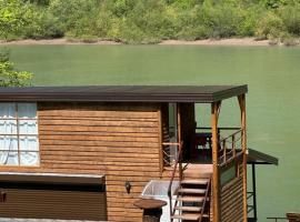 Pablo's place, hotel u gradu Rezine