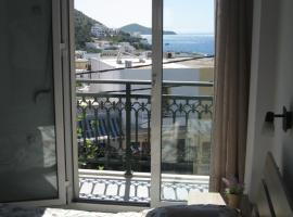 Platanos Rooms, khách sạn ở Agia Marina