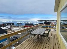 Ilulissat Guesthouse - Yellow House