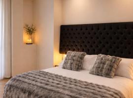 Modern Mountain Apartment a Oulx con parcheggio, hotell i Oulx