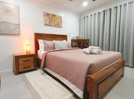 Deluxe Queen Studio, hotel di Holmview