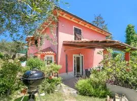 Casa Fra Gli Ulivi Apartments with Shared Pool