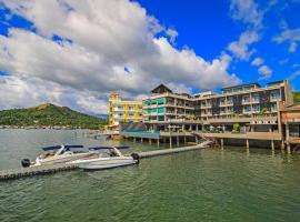 Two Seasons Coron Bayside Hotel, hotell i Coron