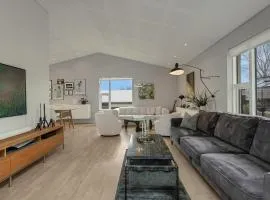 Spacious 4BR Reykjavík Home with Hot Tub and Garden