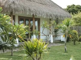 Muara Surf House - Yoyos beachfront