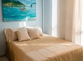 Refúgio exclusivo frente mar no Gonzaga com garagem, Hotel in Santos