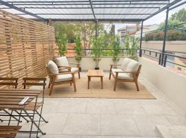 L'Esterel Appartements Plage 450m & Gare Saint-Raphael 950m, hotel a Fréjus
