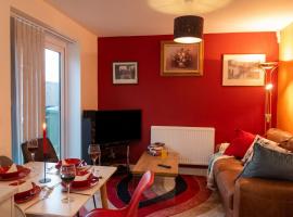 Bright 4 Bedroom Home in Walsall, Free Parking and for EVs, Hotel in Walsall