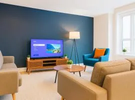 New 4BR25Bath Stay Close to Key Transit Links
