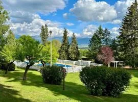 Apartamento con piscina en Enveitg