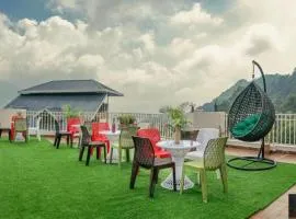 The Countryside Regency I Vacations I Conference I MICE I Family Events I Open Air Terrace I Sky Bonfire I Wooden Rooms With Pvt Balconies I Kufri by Exotic Stays