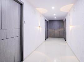 Rānder में, होटल Hotel O Square Hotel