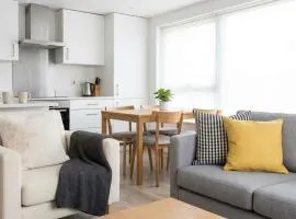 Harbour-Side 1 Bed Apartment with Sea Views