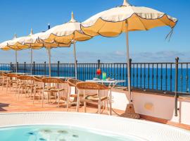 Hotel Nettuno โรงแรมในโฟรีโอ ดี อิสเกีย