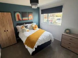 Spacious 5-Bed Home in Bromsgrove Ideal for Groups