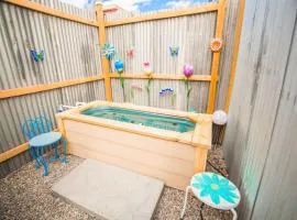 Deva Fairy Cottage with Private Hot Springs Tub