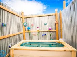 Deva Fairy Cottage with Private Hot Springs Tub