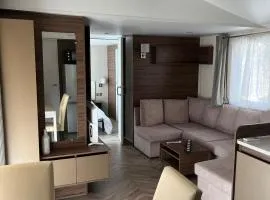 Leisure home on 1000 land