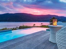 Amanzi Island Boutique Hotel, hotel di Knysna