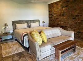 Beautiful Guest Room off The Great North Road, Kabwe - 5 km from Fig Tree Cafe