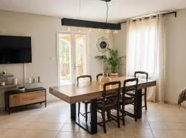 PROVENCE, MAISON SPACIEUSE et CONFORTABLE à coté de SPIROU,NARUTO et , WAVE ISLAND