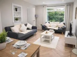 Stunning 2BDR near Glasgow - Sleeps 4 - Parking