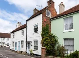 Cosy Period Cottage in Titchfield Village