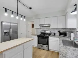Bright 5BR Family Home -Near Airport New Albany & Easy Commute