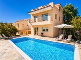 Villa Panorama Tria, hótel í Droushia