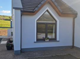 Dingle Lispole Garden Suite 10 B, Hotel in Lispole