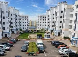 Spacious 2BR Apartment with Moroccan Salon near Aquaparc Tamaris, Casablanca