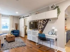 Cozy 1-Bed with Gated Backyard, Near KU Med 22
