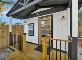 Spacious Studio just 10 Mins to St Pete Beach