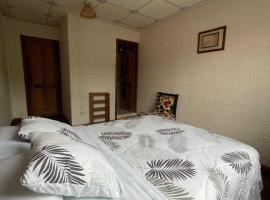 Golden Bird, Mindo, hotel v mestu Mindo