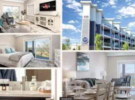 Luxury Downtown 3BDR Lake View Penthouse Condo on West Bay 301W