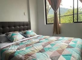 Golden Bird, Mindo, hotel en Mindo