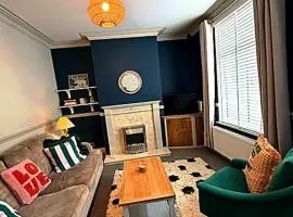 Prime Location 2 Bed Parking Included