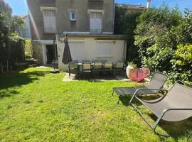 Apartment with private garden at 5 min to station and Paris 15 min