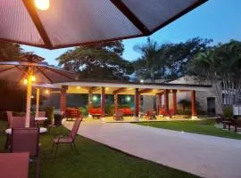 Aparmet 1 BR Gym Pool Restaurant Tennis Jacuzzi ,areas verdes, ubicacion perfecta, oasis en medio de ciudad San Jose Costa Rica Santa Ana Rio oro