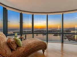 SkyNest - Queens Gambit Penthouse at 66 Queen St