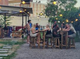 Clover Hostel, хотел в Мендоса