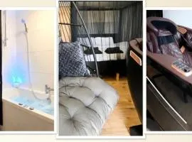 Luxury Luton airport 10 Mins retreat 4 Poster Kingsize bed ,Massage Chair ,Jacuzzi Bath,Large Balcony,24 Hour Check In ,Luton Station walking distance CONTRACTORS WELCOME,COUPLES,PROFESSIONALS