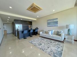 Ocean View Luxury Condo Pool Jacuzzi and Marina Access Playa Herradura, Hotel in La Herradura
