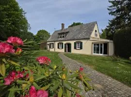Maison Nature avec Salle de Jeux, Jardin Clos, et Wi-Fi à Dampierre-sous-Brou - FR-1-581-19