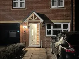 Free Parking I 5 Min Drive to City Centre I Modern Ensuite