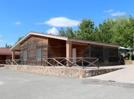 Viesnīca Hostal - Bungalows Camping Cáceres pilsētā Kaseresa