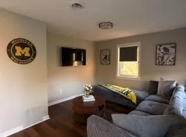 Modern Luxury Guest House Near Ann Arbor & UMICH