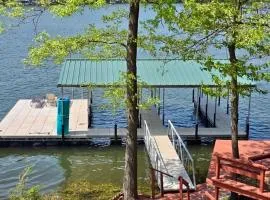 5BR Log Home w Hot Tub & Dock on Lake of Egypt