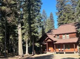 Whispering Pines Cabin With Private Hot Tub